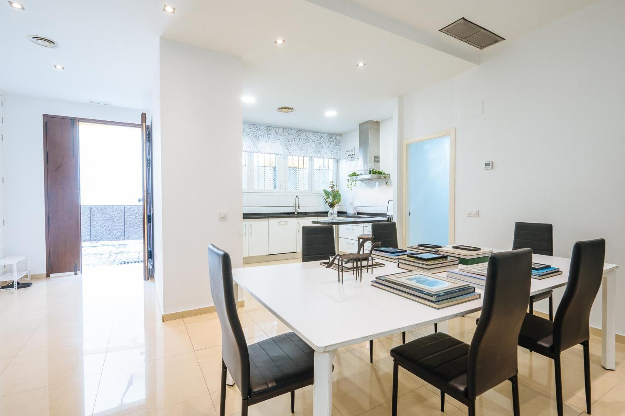 Elegant Interior In Centre Homestay