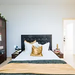 Elegant Interior Room In Sevilla Centre