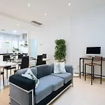 Elegant Interior Room In Sevilla Centre