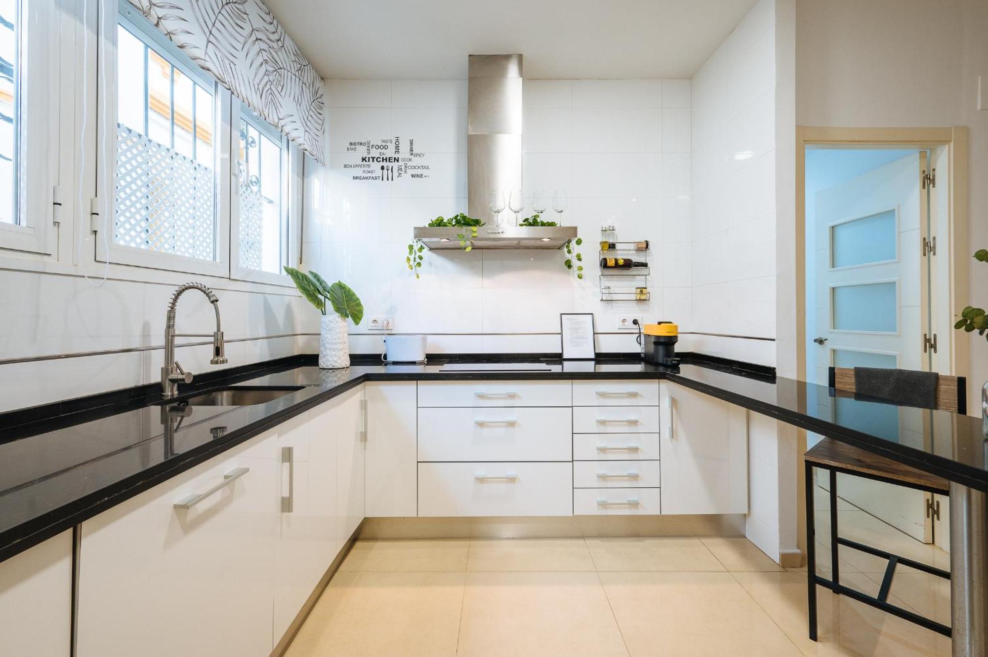 Elegant Interior In Centre *