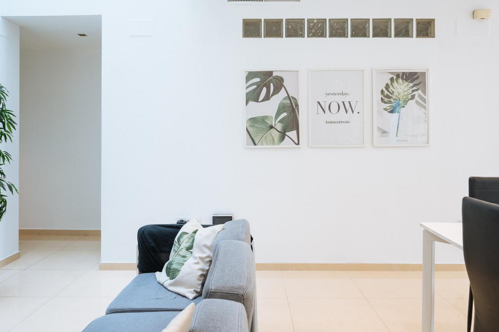Elegant Interior In Centre *