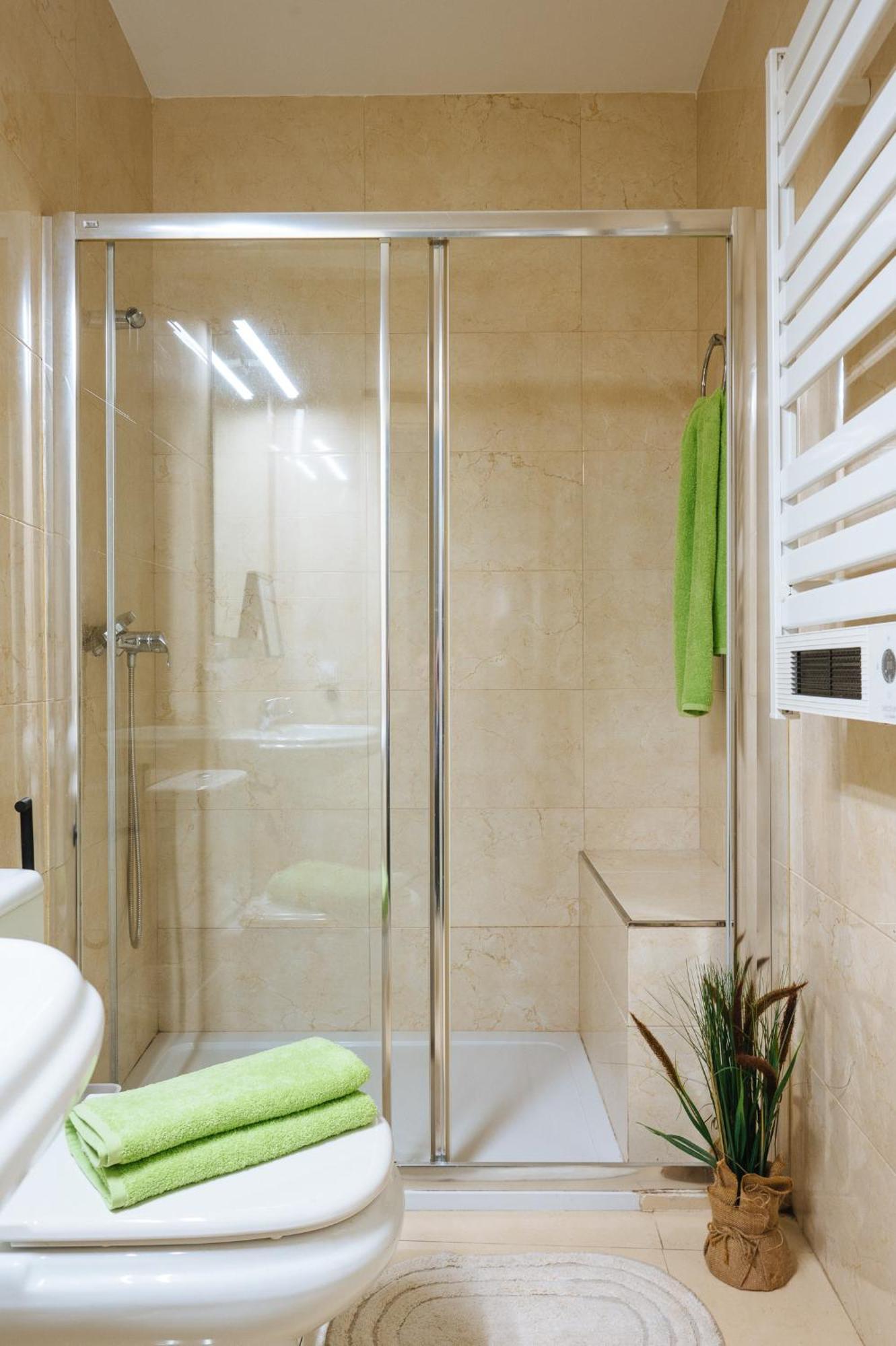 Elegant Interior In Centre *