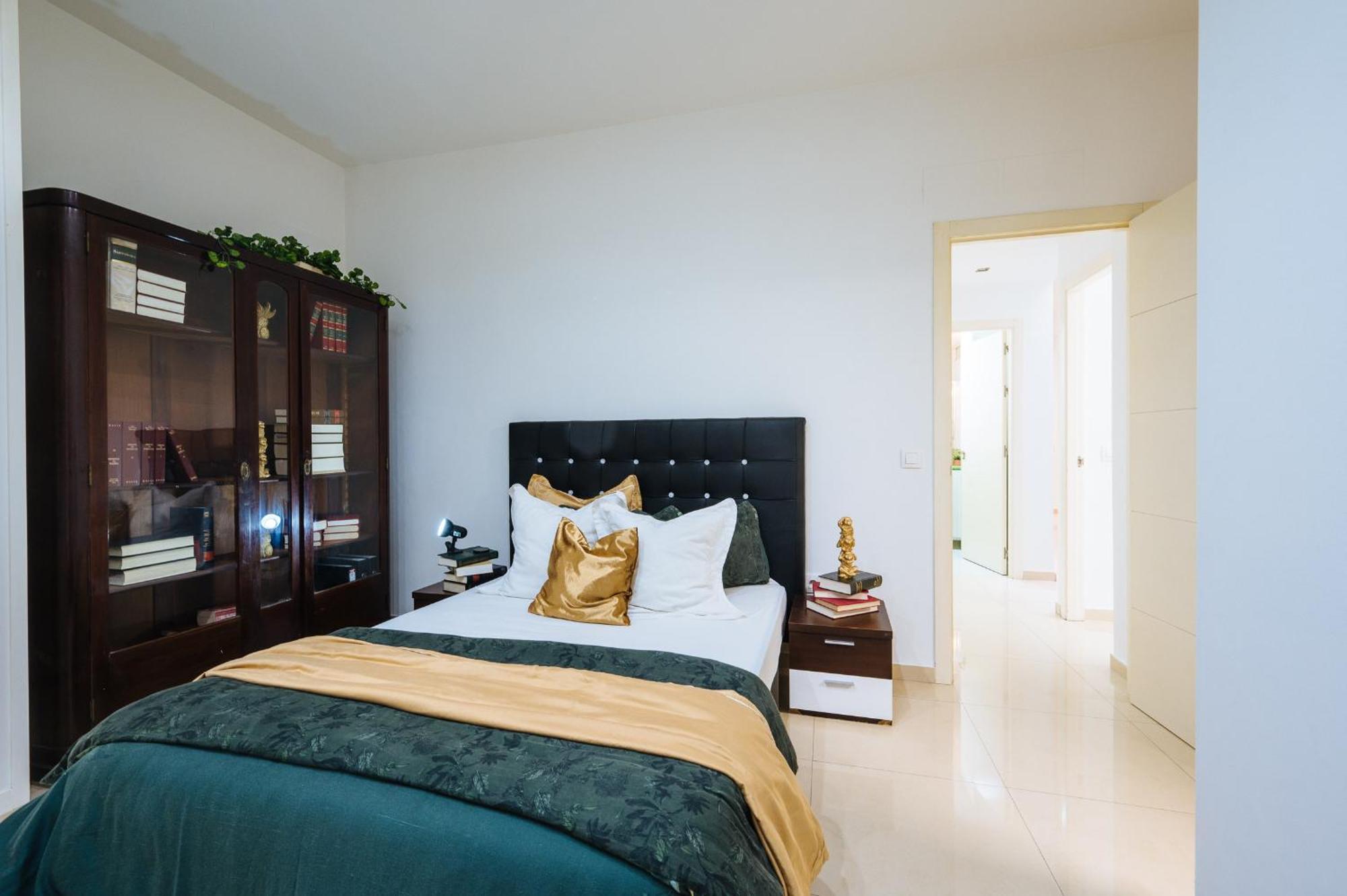 Elegant Interior In Centre *