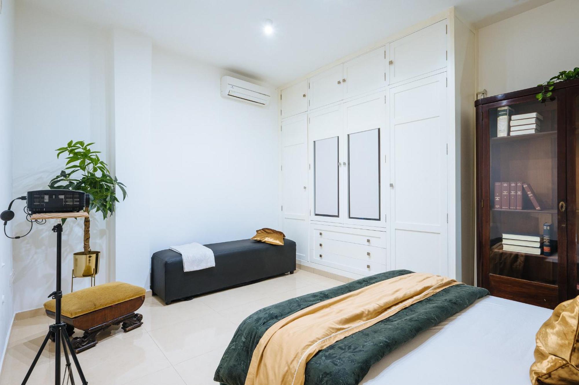 Elegant Interior In Centre